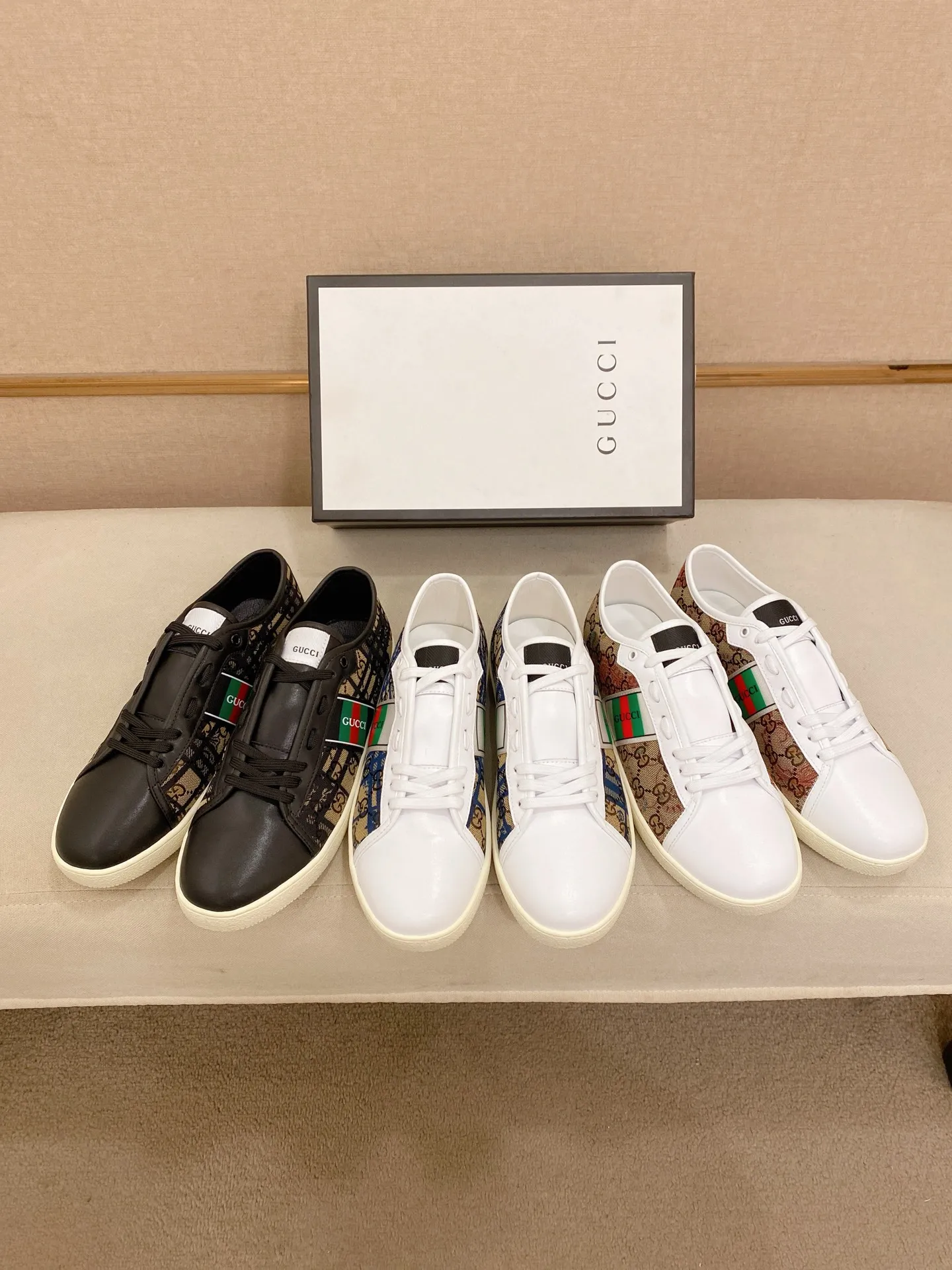 Factory price: 400💰 (GUCCI) The latest model from the official website 🎁🎁Casual and fashionable men's shoes👟, hot style 💥The version is simple and elegant, exclusive for trendy men. Unique official website latest brand elements 👑Gucci original decoration, fashionable and generous, the fabric is original cowhide ✅sheepskin lining, the official website specifies wear-resistant casual outsole, the classic model is taken in kind at the counter🎬38-44 (45 is not returned or exchanged)